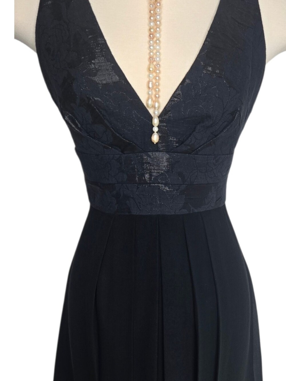 Vintage Donna Ricco NY Classic Black V-Neck Sleeveless Dress